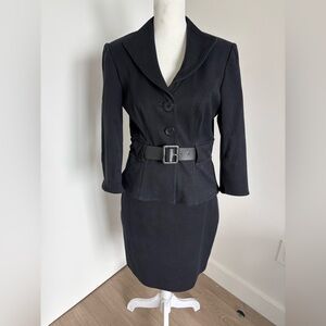 Kay Unger New York women’s suit with belt